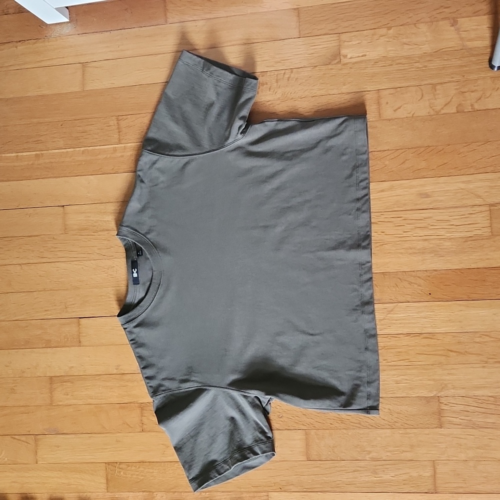 Uniqlo Tee Shirt Medium